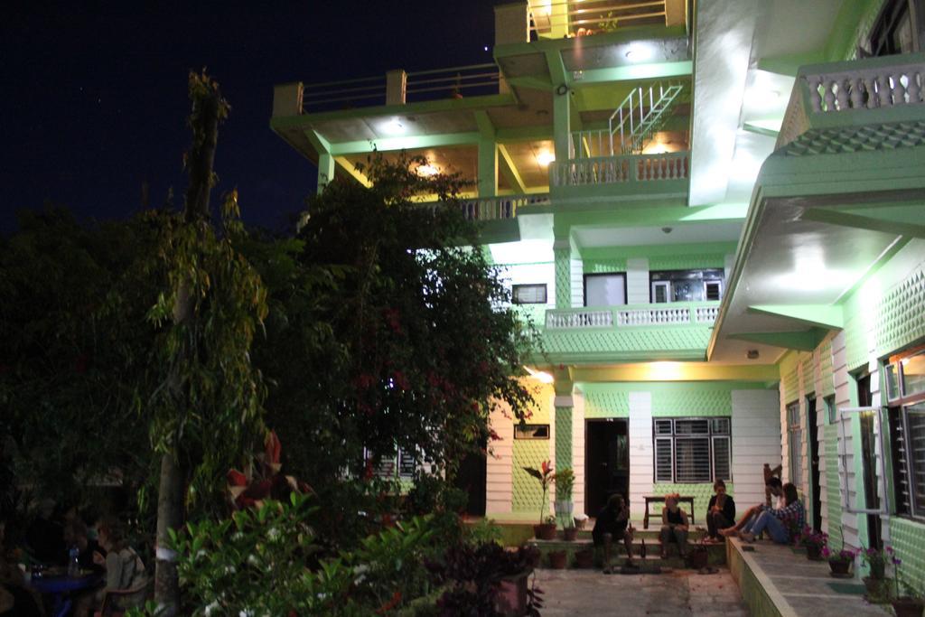 Kiwi Backpackers Hostel Pokhara Exterior photo